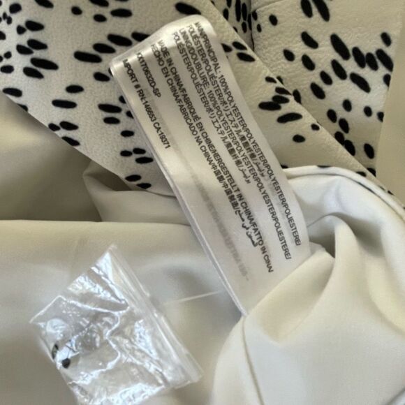 Keepsake white and black design off shoulder dress size large EUC - Picture 10 of 12